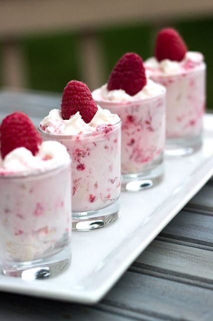 DESERTI STIKLA GLĀZĪTĒS